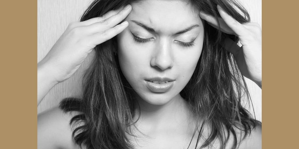 Headache can hinder you. With these 8 simple and natural options, you can relieve your chornic pain.